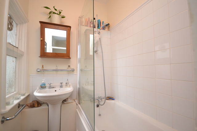  Image of 2 bedroom Property to rent in Rosebery Road London N10 at Muswell Hill, N10 2LH