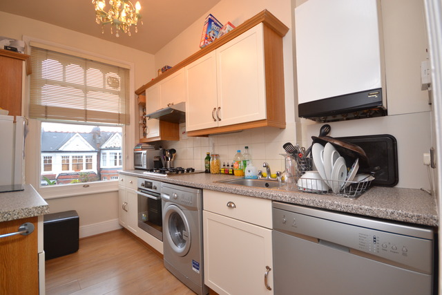  Image of 2 bedroom Property to rent in Rosebery Road London N10 at Muswell Hill, N10 2LH
