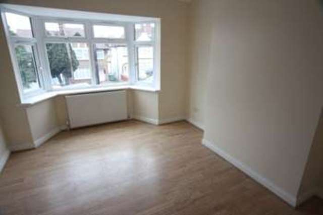  Image of 4 bedroom Property to rent in Rosehill Gardens Sudbury Hill Harrow UB6 at Rosehill Gardens  Greenford, UB6 0LB