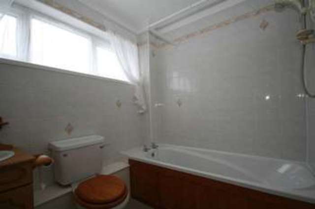  Image of 3 bedroom Detached house to rent in Roselands Drive Paignton TQ4 at Roselands Drive  Paignton, TQ4 7BT