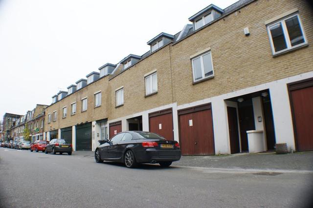  Image of 5 bedroom Terraced house to rent in Rosemont Road London NW3 at Finchley  London, NW3 6NE