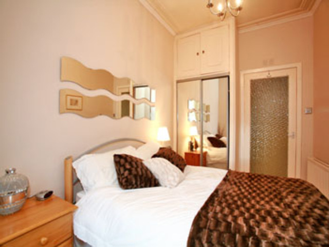  Image of 1 bedroom Flat to rent in Rosemount Place Aberdeen AB25 at City Centre Aberdeen Aberdeen, AB25 2YA