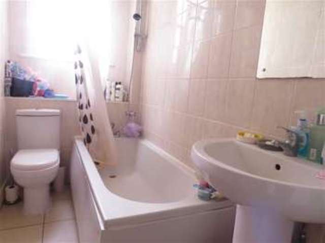  Image of 2 bedroom Flat to rent in Rosendale Road London SE21 at Dulwich, SE21 8DR