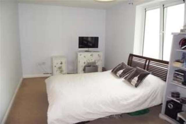  Image of 2 bedroom Flat to rent in Queen Marys Avenue Watford WD18 at Watford, WD18 7JN