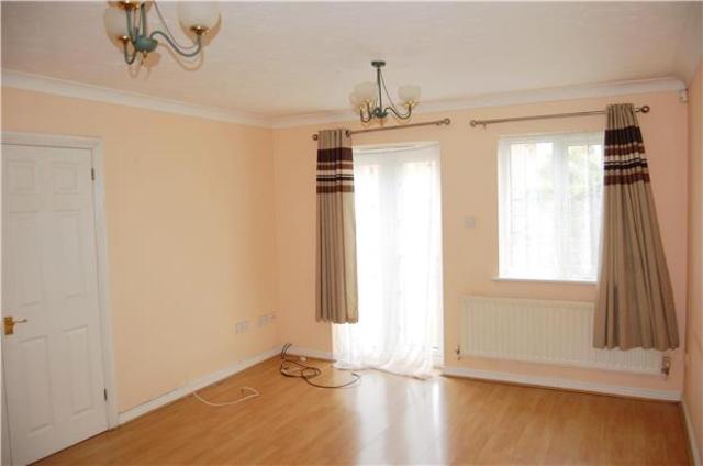  Image of 3 bedroom End of Terrace to rent in Bluebell Close Rush Green Romford RM7 at ROMFORD, RM7 0XN