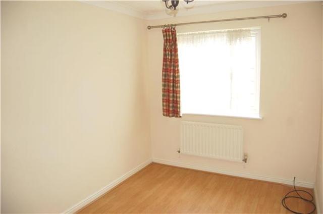  Image of 3 bedroom End of Terrace to rent in Bluebell Close Rush Green Romford RM7 at ROMFORD, RM7 0XN
