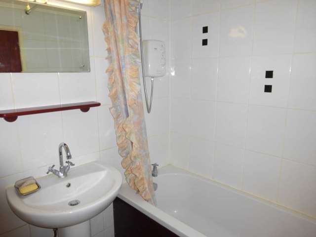  Image of 2 bedroom Flat to rent in Rutland Place The Rutts Bushey Heath Bushey WD23 at Rutland Place The Rutts Bushey, WD23 1ND
