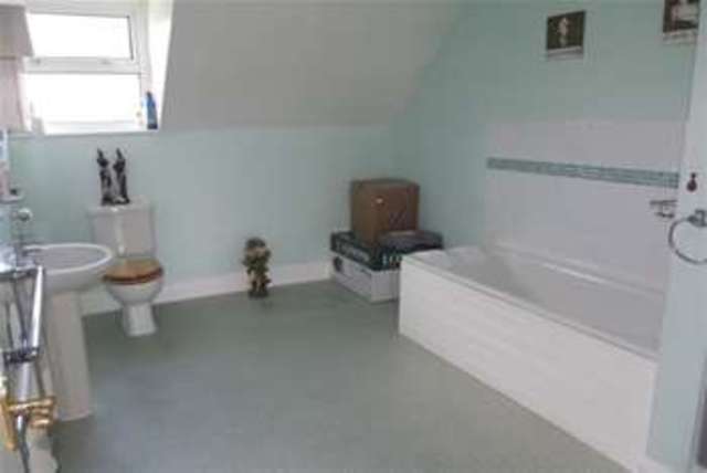  Image of 1 bedroom Flat to rent in Salisbury Road Dover CT16 at Dover, CT16 1EY