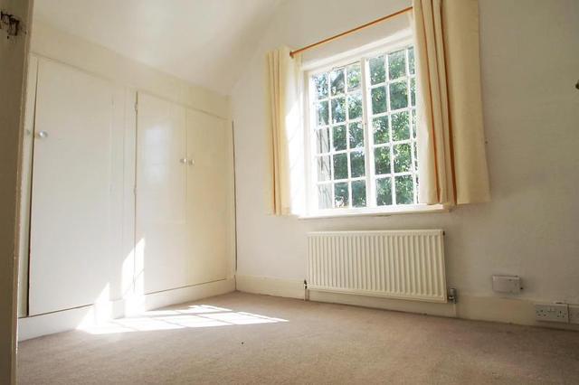  Image of 2 bedroom Cottage to rent in Sandpit Lane St. Albans AL1 at St Albans, AL1 4BJ