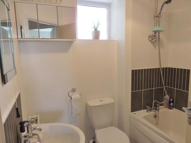  Image of 2 bedroom Flat to rent in Sandwell Park Kingswood Hull HU7 at Kingswood  HULL, HU7 3GY