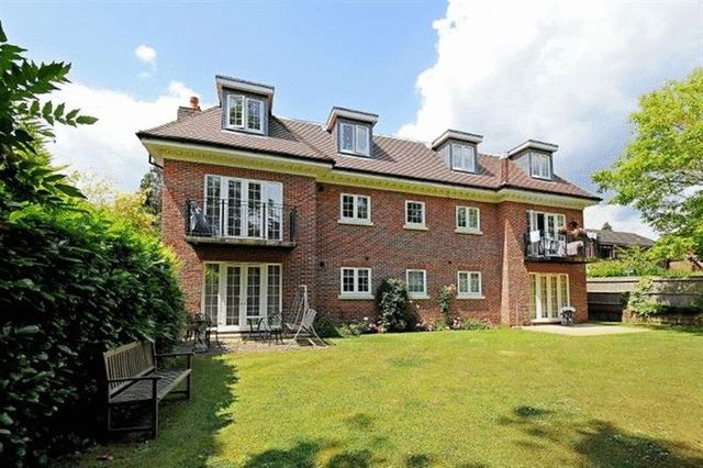  Image of 3 bedroom Flat to rent in Sandy Lodge Way Northwood HA6 at Sandy Lodge Way  Northwood, HA6 2AJ