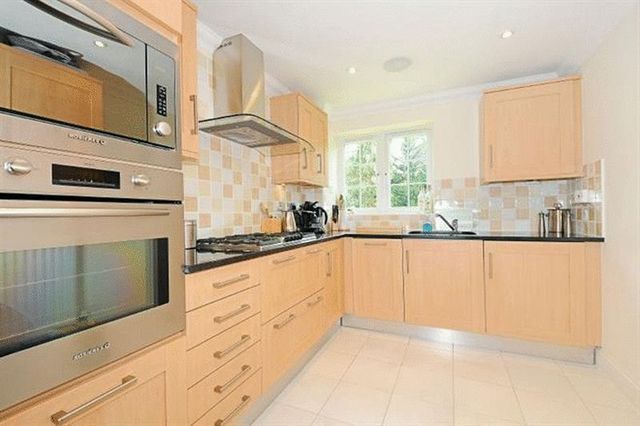  Image of 3 bedroom Flat to rent in Sandy Lodge Way Northwood HA6 at Sandy Lodge Way  Northwood, HA6 2AJ