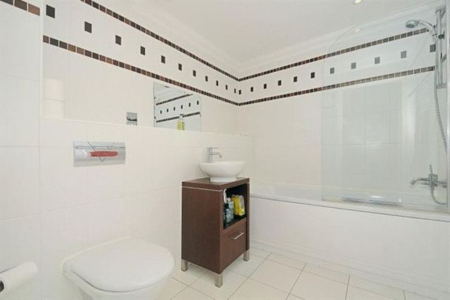  Image of 3 bedroom Flat to rent in Sandy Lodge Way Northwood HA6 at Sandy Lodge Way  Northwood, HA6 2AJ
