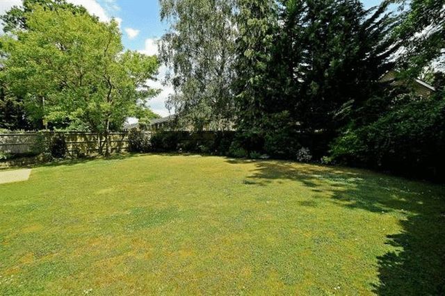  Image of 3 bedroom Flat to rent in Sandy Lodge Way Northwood HA6 at Sandy Lodge Way  Northwood, HA6 2AJ