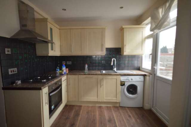  Image of 3 bedroom Detached house to rent in School Road Dagenham RM10 at School Road  Dagenham, RM10 9QL