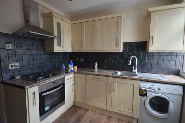  Image of 3 bedroom Detached house to rent in School Road Dagenham RM10 at School Road  Dagenham, RM10 9QL