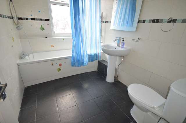  Image of 3 bedroom Detached house to rent in School Road Dagenham RM10 at School Road  Dagenham, RM10 9QL