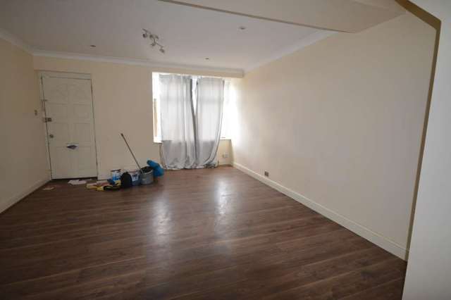  Image of 3 bedroom Detached house to rent in School Road Dagenham RM10 at School Road  Dagenham, RM10 9QL