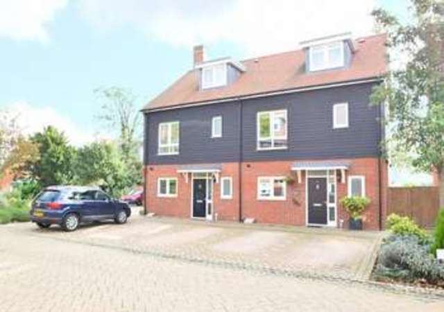  Image of 4 bedroom Semi-Detached house to rent in Schuster Close Cholsey Wallingford OX10 at Cholsey Wallingford, OX10 9GY