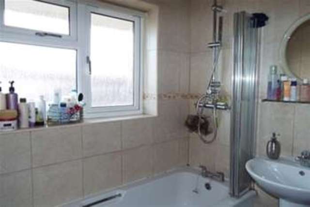  Image of 3 bedroom Detached house to rent in Seagrave Drive Oadby Leicester LE2 at Leicester, LE2 5GJ