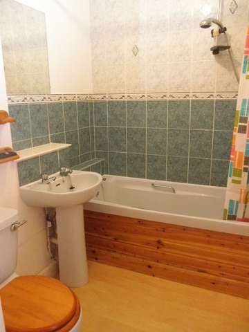  Image of 1 bedroom Flat to rent in Seedhill Road Paisley PA1 at Paisley Renfrewshire Renfrewshire, PA1 1SD