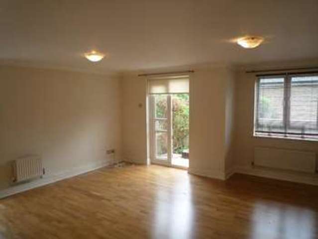  Image of 2 bedroom Flat to rent in May Bate Avenue Kingston upon Thames KT2 at Maybate Avenue  Kingston Upon Thames, KT2 5US