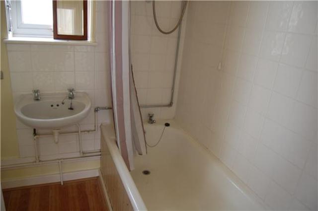  Image of 4 bedroom Semi-Detached house to rent in Shakespeare Road Cheltenham GL51 at Gloucestershire, GL51 7HH