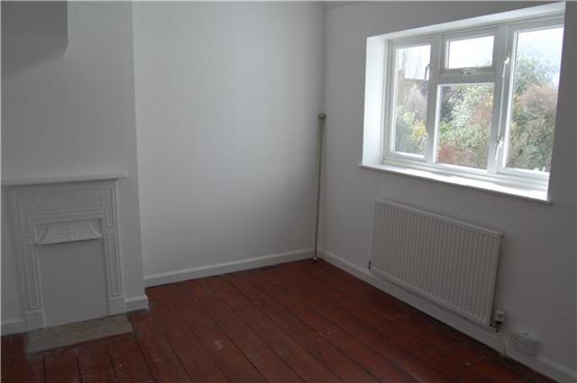  Image of 4 bedroom Semi-Detached house to rent in Shakespeare Road Cheltenham GL51 at Gloucestershire, GL51 7HH