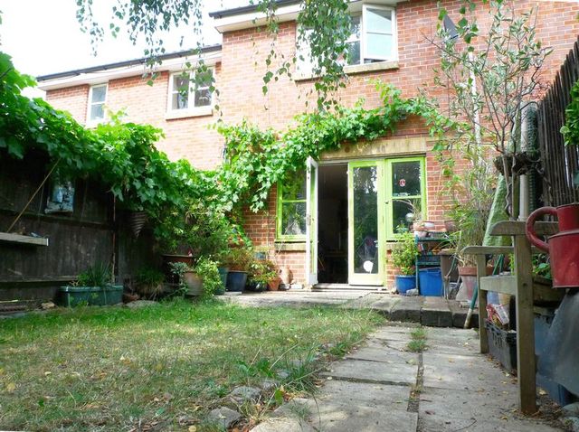  Image of 2 bedroom Detached house for sale in Shaw Road London SE22 at Shaw Road Array East Dulwich, SE22 8DP