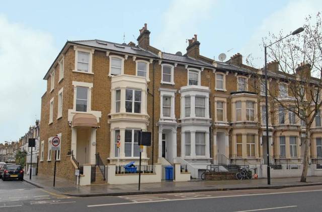  Image of Studio flat to rent in Shepherds Bush Road London W6 at Shepherds Bush Road  London, W6 7PD
