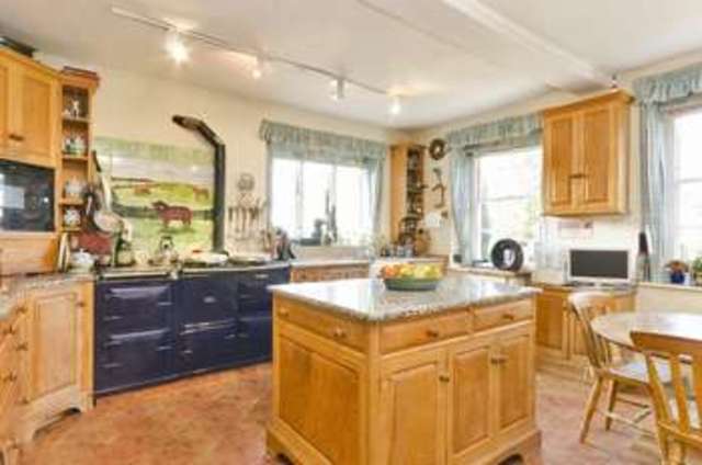  Image of 5 bedroom Detached house for sale in Wharf Road Shillingford Wallingford OX10 at Shillingford Wallingford Oxfordshire, OX10 7EW