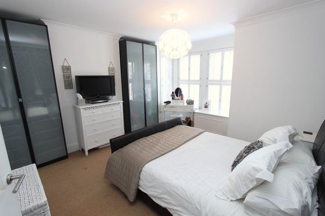  Image of 3 bedroom Terraced house for sale in Charlton Road Shirley Southampton SO15 at Charlton Road Shirley Southampton, SO15 5FL