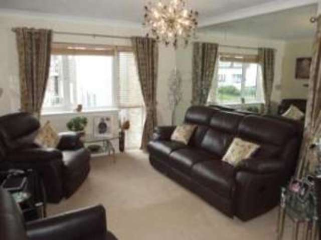  Image of 2 bedroom Flat for sale in Shorefield Road Westcliff-on-Sea SS0 at Shorefield Road Westcliff-On-Sea Westcliff-on-Sea, SS0 7RH