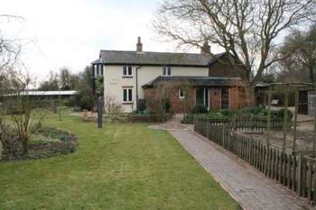  Image of 4 bedroom Cottage for sale in Silver Green Hempnall Norwich NR15 at Hempnall Norwich Hempnall Green, NR15 2NL