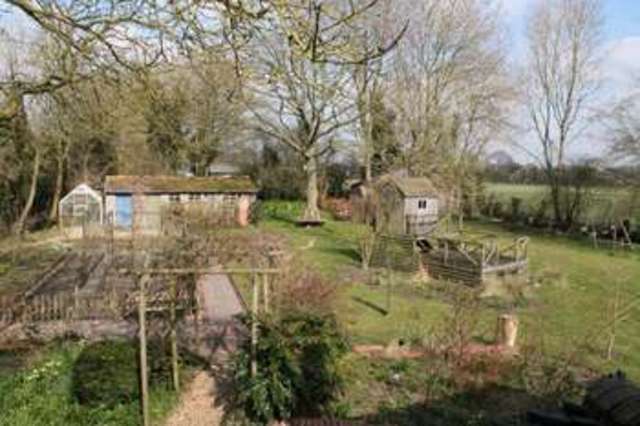  Image of 4 bedroom Cottage for sale in Silver Green Hempnall Norwich NR15 at Hempnall Norwich Hempnall Green, NR15 2NL