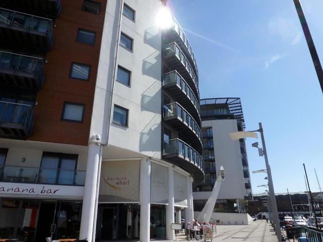  Image of 2 bedroom Apartment to rent in Channel Way Ocean Village Southampton SO14 at 33 Channel Way Ocean Village Southampton, SO14 3JF