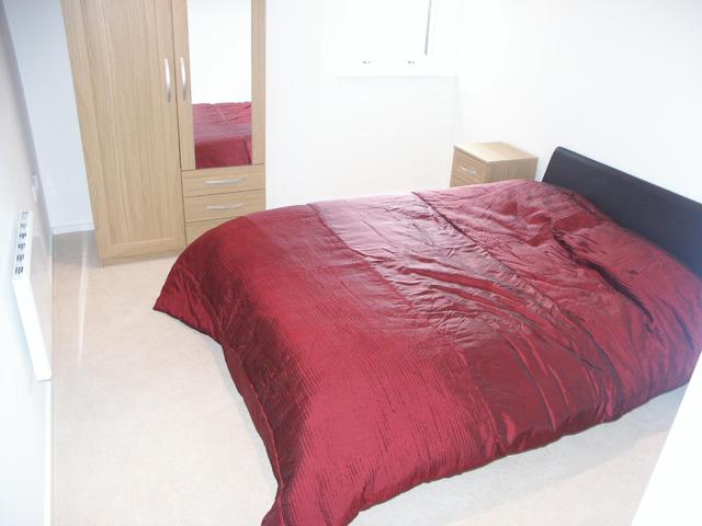  Image of 2 bedroom Apartment to rent in Channel Way Ocean Village Southampton SO14 at 33 Channel Way Ocean Village Southampton, SO14 3JF