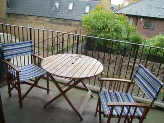  Image of 2 bedroom Flat to rent in Slievemore Close London SW4 at Clapham, SW4 6BZ