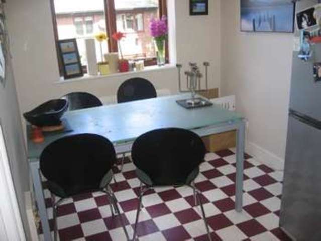  Image of 2 bedroom Flat to rent in Slievemore Close London SW4 at Clapham, SW4 6BZ