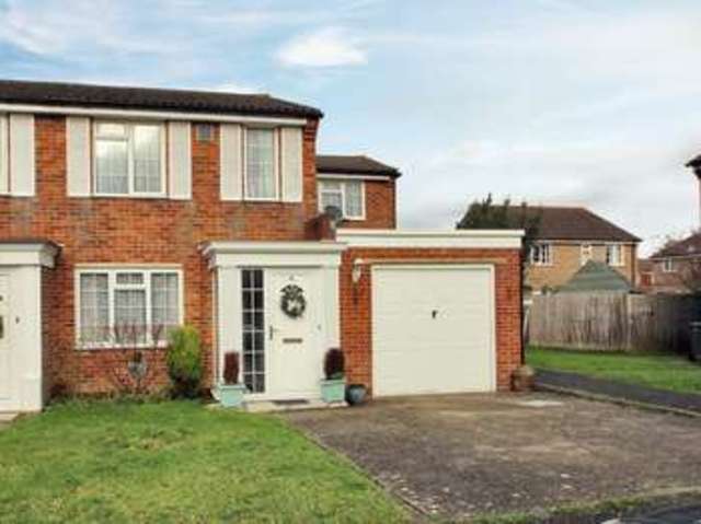 Image of 3 bedroom Detached house for sale in Smithbarn Close Horley RH6 at Smithbarn Close  Horley, RH6 9LF