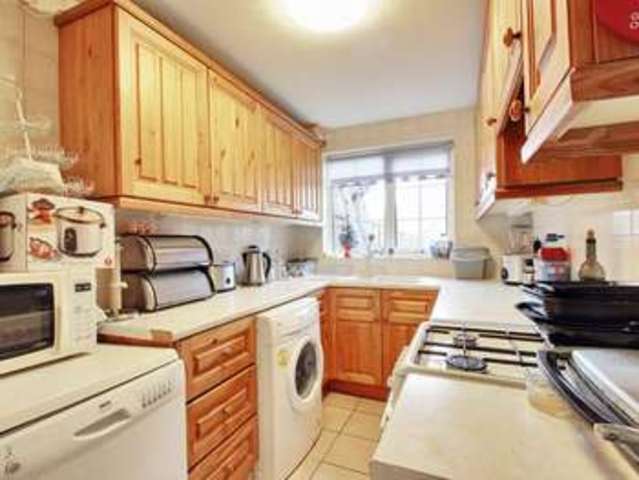  Image of 3 bedroom Detached house for sale in Smithbarn Close Horley RH6 at Smithbarn Close  Horley, RH6 9LF