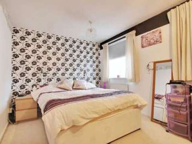  Image of 3 bedroom Detached house for sale in Smithbarn Close Horley RH6 at Smithbarn Close  Horley, RH6 9LF