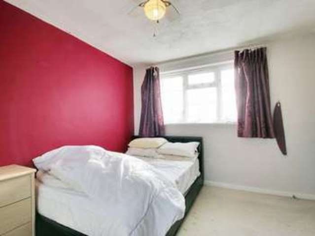  Image of 3 bedroom Detached house for sale in Smithbarn Close Horley RH6 at Smithbarn Close  Horley, RH6 9LF