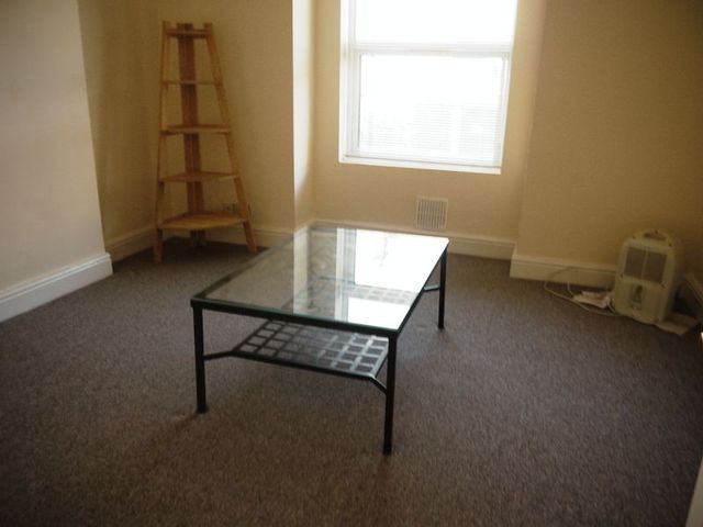  Image of 3 bedroom Flat to rent in Waverley Road Southampton SO15 at Waverley Road  Southampton, SO15 1JG