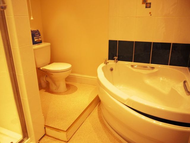  Image of 3 bedroom Flat to rent in Waverley Road Southampton SO15 at Waverley Road  Southampton, SO15 1JG