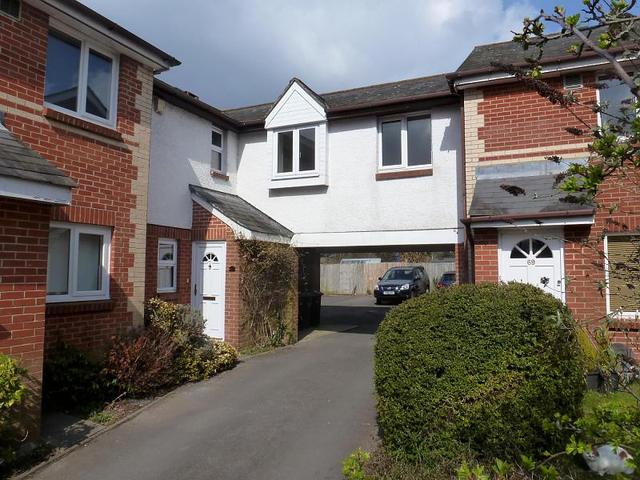  Image of 3 bedroom Terraced house to rent in Springfield Road Guildford GU1 at Guildford, GU1 4DW
