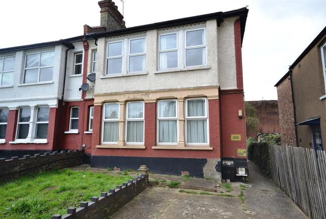  Image of 2 bedroom Property to rent in Squires Lane London N3 at Finchley Central  London, N3 2QT