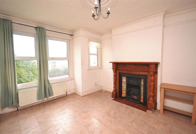  Image of 2 bedroom Property to rent in Squires Lane London N3 at Finchley Central  London, N3 2QT