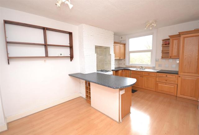  Image of 2 bedroom Property to rent in Squires Lane London N3 at Finchley Central  London, N3 2QT