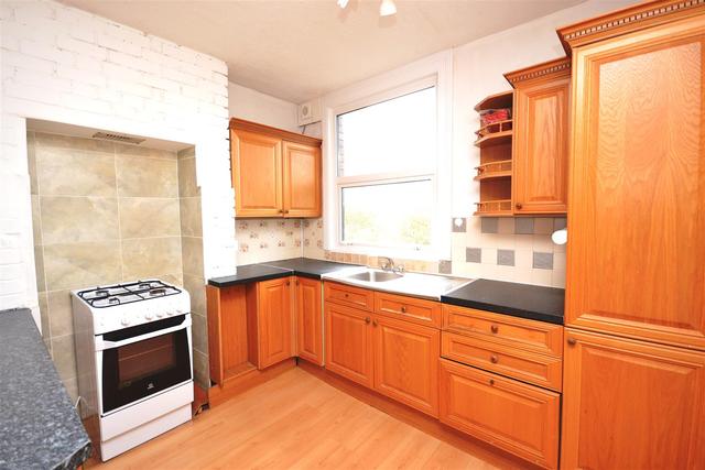  Image of 2 bedroom Property to rent in Squires Lane London N3 at Finchley Central  London, N3 2QT